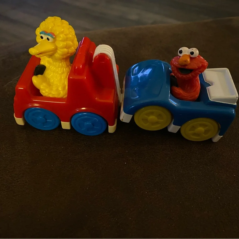 Vtg 2004 Mattel‎ Sesame Street Big Bird & Elmo Tow Truck Set- G8599 - G8601